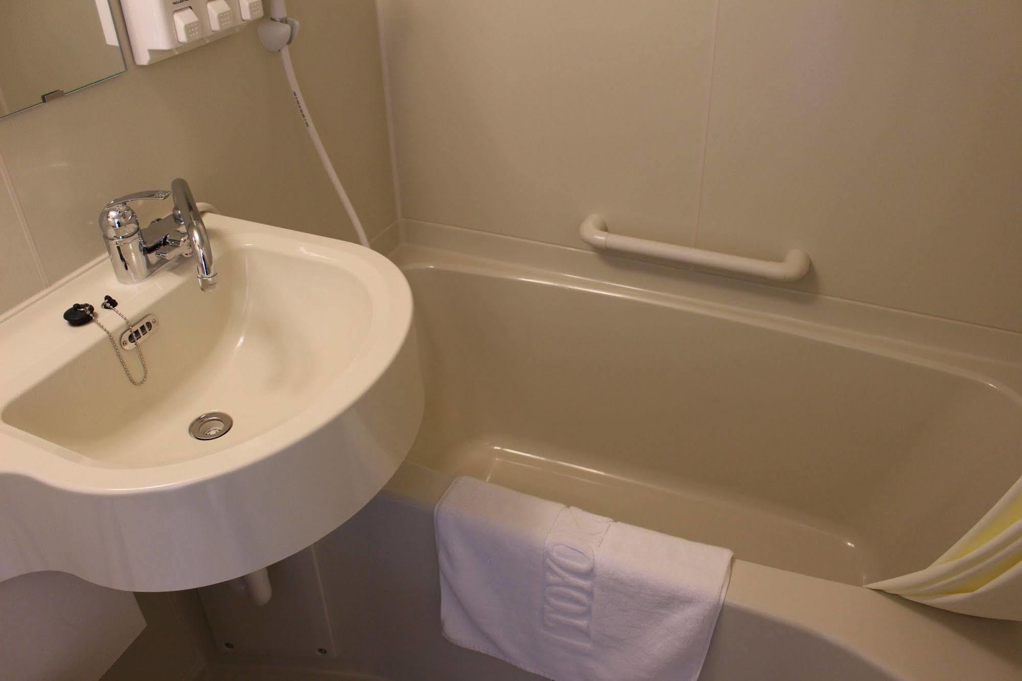 Toyoko Inn Takamatsu Hyogomachi Exteriör bild