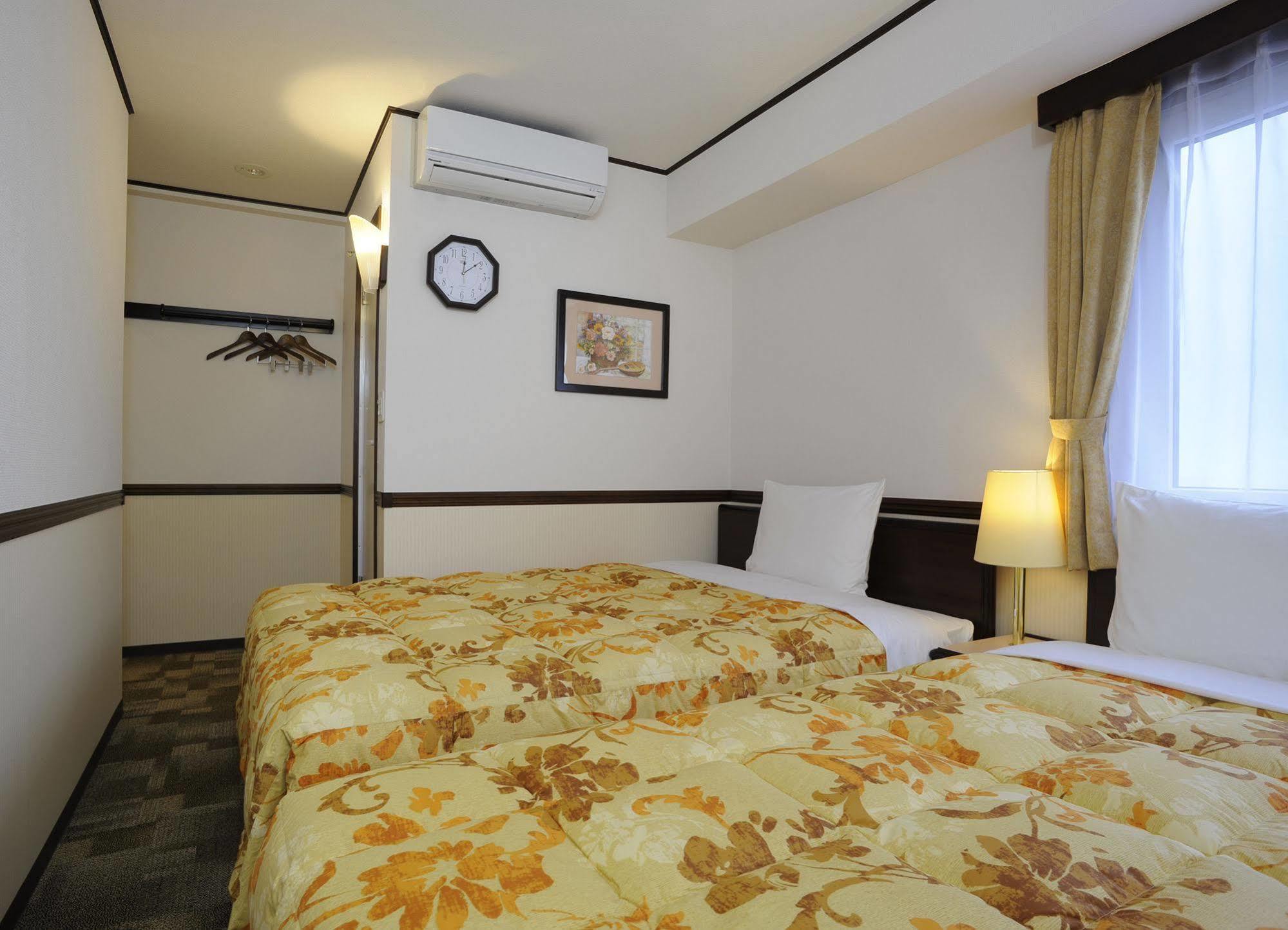 Toyoko Inn Takamatsu Hyogomachi Exteriör bild